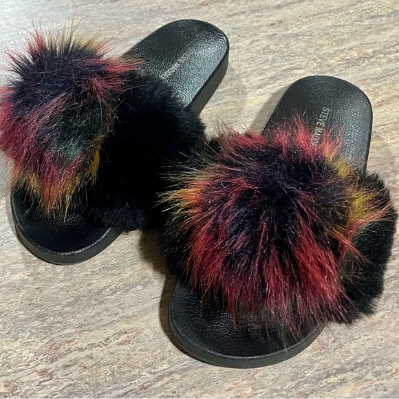 Steve Madden plush slides with multicolored Pom - Picture 5 of 12